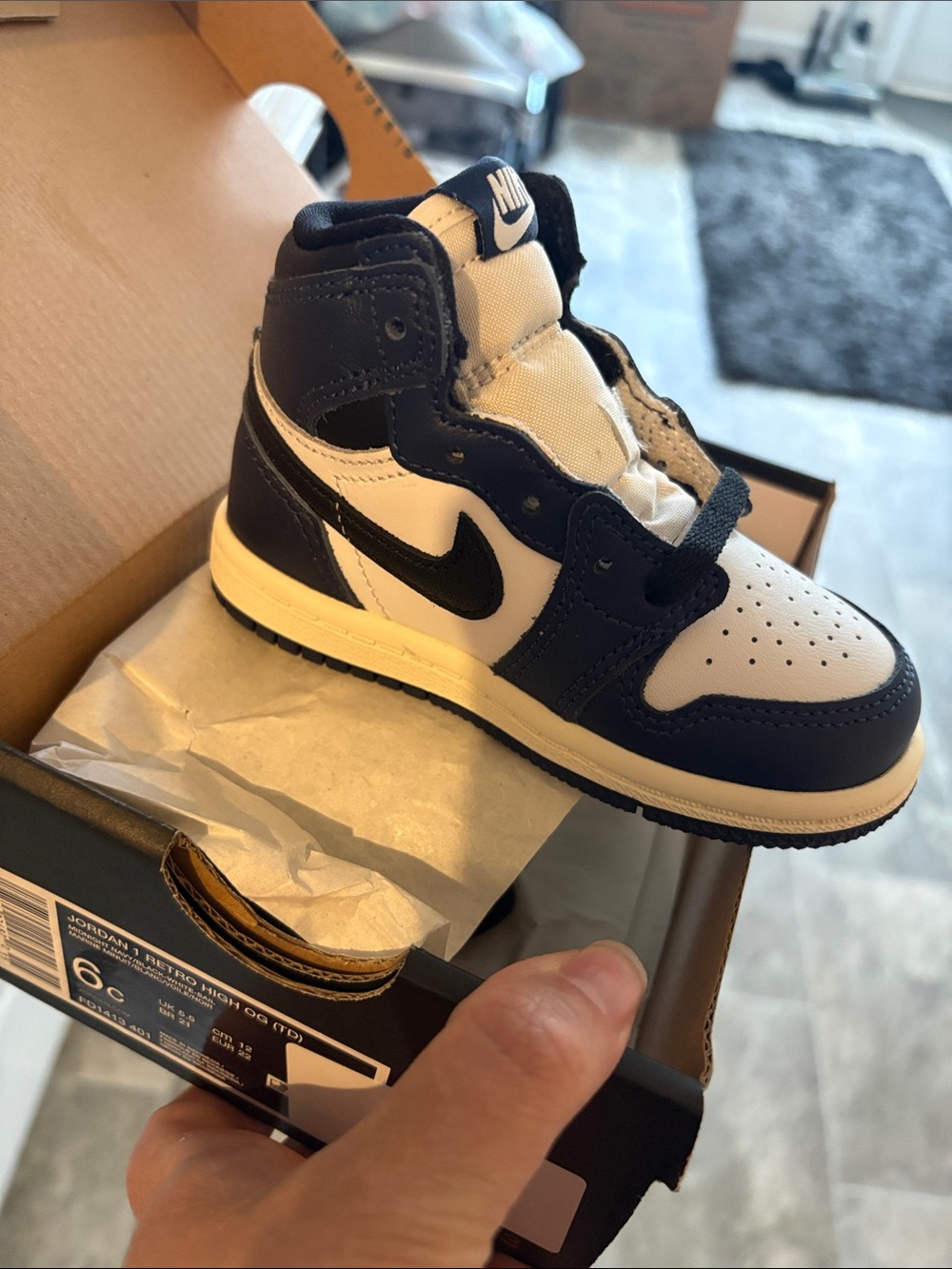 New in Box Jordan 1 Retro Hightop. 6C- Midnight Colorway.